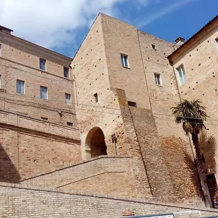 Antiche Mura Di Panzió Lapedona
