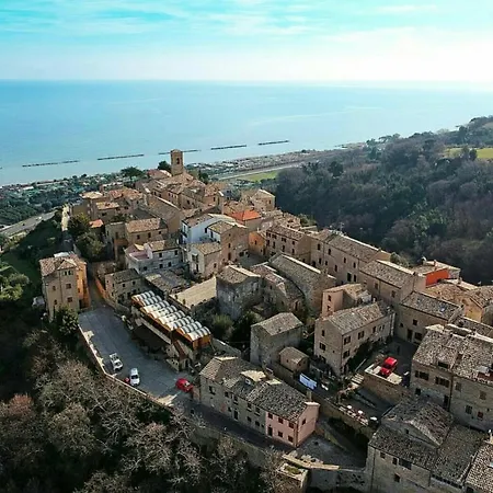 Antiche Mura Di Panzió *