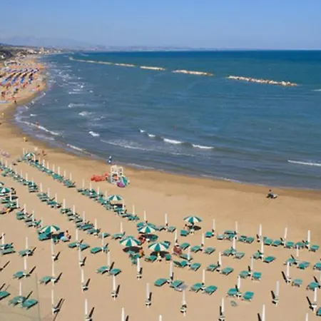 Antiche Mura Di Lapedona
